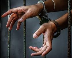 الاحتلال يُصدر ويجدد أوامر الاعتقال الإداري بحق 42 معتقلا