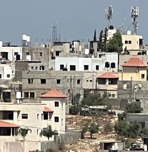 اشتباكات.. اطلاق قذائف.. جرافات عسكرية- الاحتلال يحاصر منزلا في بلدة كفر دان