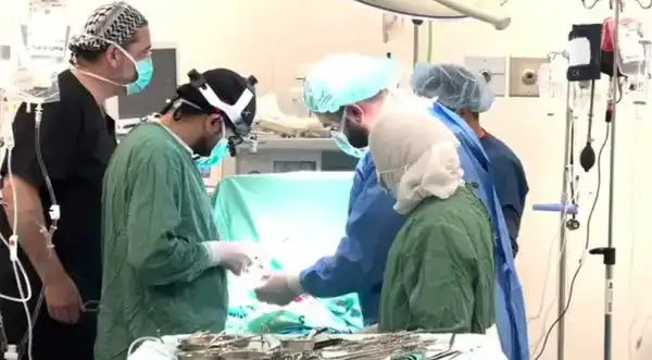 إجراء عملية جراحية نادرة في القلب لخمسينية بمجمع فلسطين الطبي
