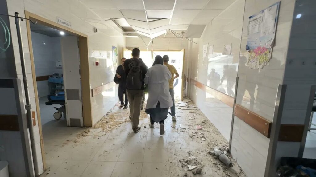 احتراق مخزن أدوية ومستلزمات طبية في مستشفى كمال عدوان بسبب قصف الاحتلال المتواصل