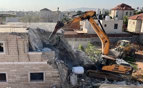 الاحتلال يهدم 4 منازل في الزاوية غرب سلفيت