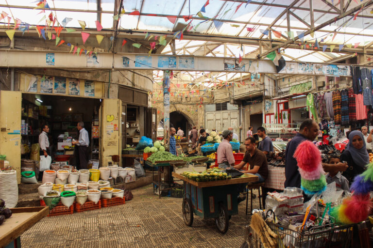 الحاج إياد الكردي: “التقشف هو الحل لتجاوز الأزمة الاقتصادية الحالية في نابلس