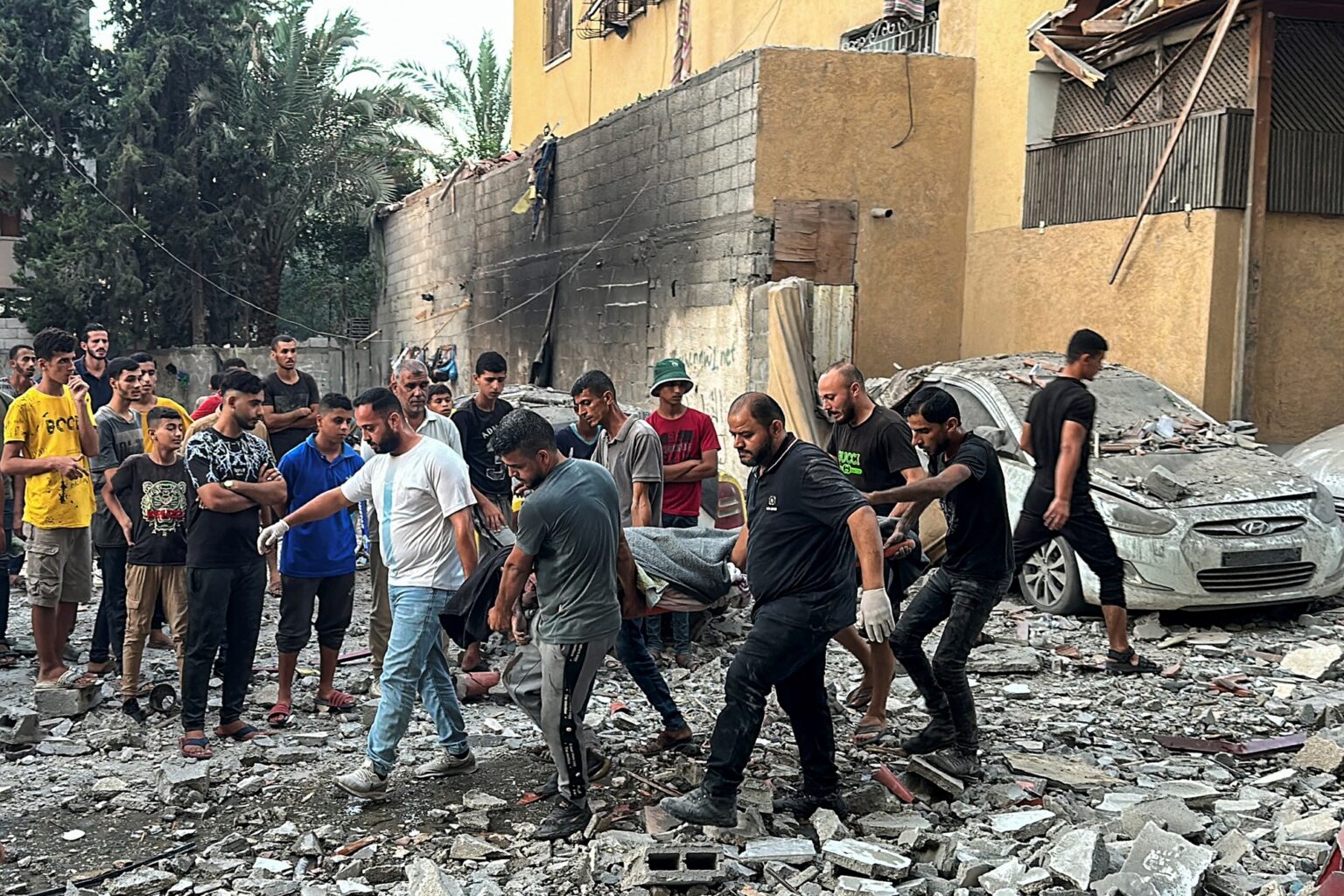 استشهاد 13 فلسطينيا بقصف جوي ومدفعي إسرائيلي على شمال ووسط غزة