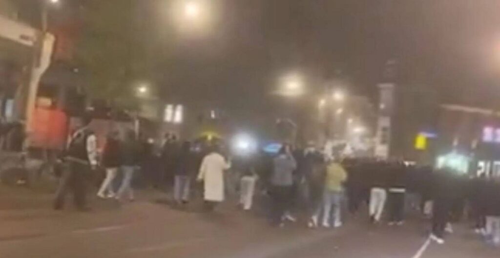 مكتب نتنياهو: رئيس الوزراء على علم “بحادث عنيف للغاية” ضد إسرائيليين بأمستردام