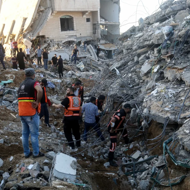 4 شهداء و17 مصابا في غارة للاحتلال الإسرائيلي على منزل وسط قطاع غزة