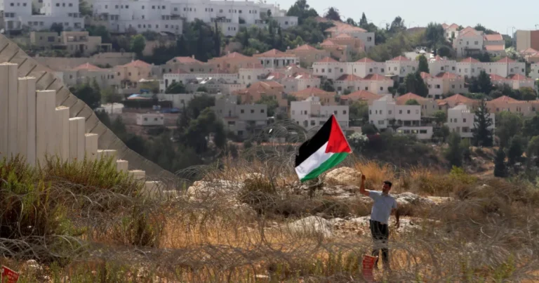 أمنيات بضم المزيد من الأرض.. احتفاء واسع من قادة الاستيطان في الضفة بفوز ترامب