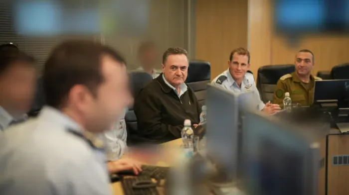 إسرائيل تخطط لاستهداف قادة الحوثيين وتناقش هجومًا على إيران