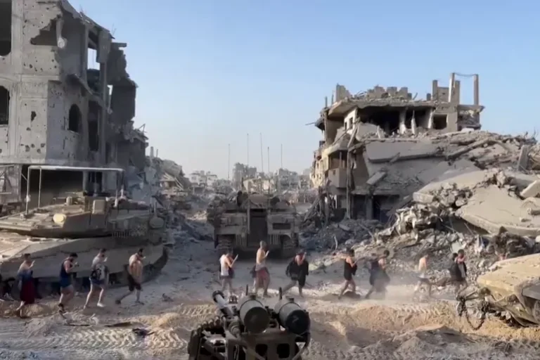 محللون: الاحتلال يمارس التطهير العرقي باستهداف مستشفيات غزة