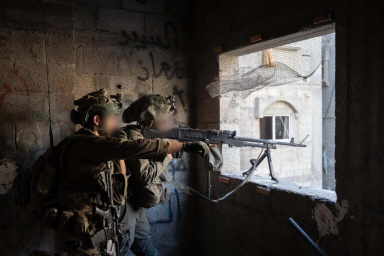 قادة بالجيش الإسرائيلي: حماس تفخخ كل مبنى بغزة لاستهدافنا