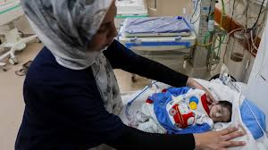 الأونروا: الطقس البارد وانعدام المأوى يتسببان في وفاة الأطفال حديثي الولادة في غزة