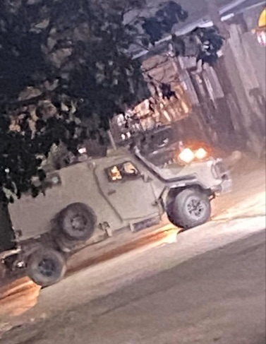 مستوطنون يهاجمون مركبات المواطنين والجيش يعتقل 4 شبان غرب سلفيت