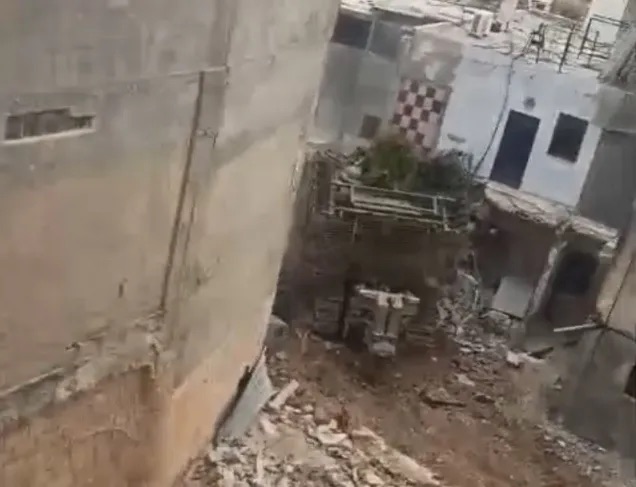 عدوان الاحتلال في شمال الضفة يتسع .. تهجير عائلات من جنين وطولكرم والمقاومة تتصدى