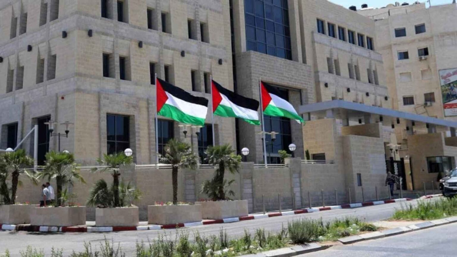 قروض جديدة اجبارية للموظفين بقرار من الرئيس