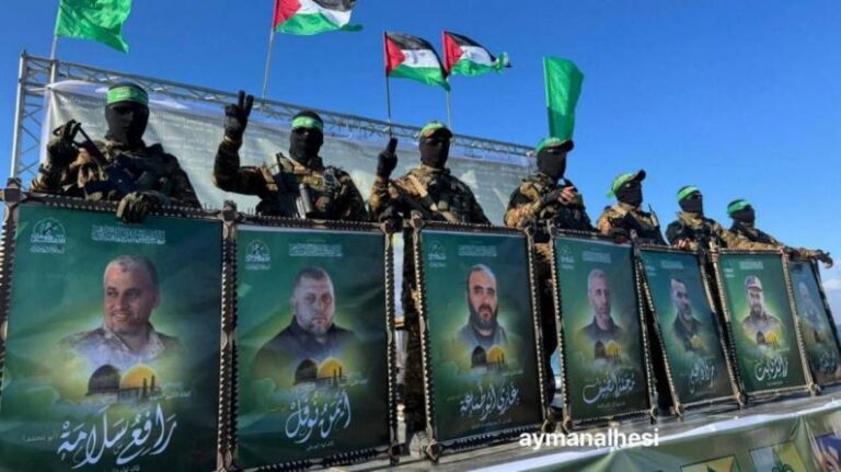 حماس: صور القادة الشهداء خلال تسليم الأسرى رسالة بأنّ رجال القسام باقون وسيكملون المشوار