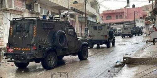 الاحتلال يحاصر منزلا في ياصيد قضاء نابلس ويستهدفه بقذيفة أنيرجا