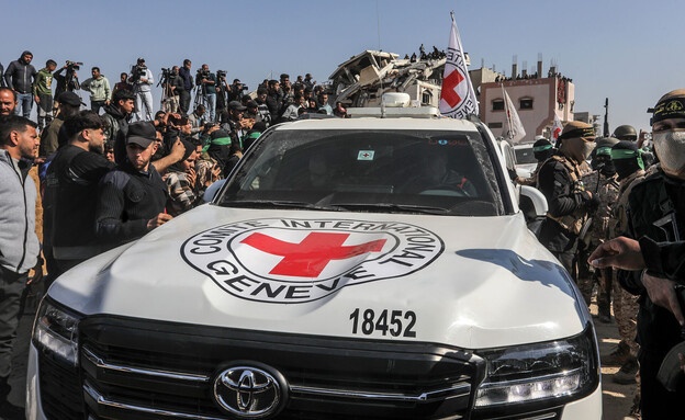 مفاوضات حاسمة: حماس تلمح لاستئناف الصفقة وإسرائيل تلتزم بالبروتوكول الإنساني