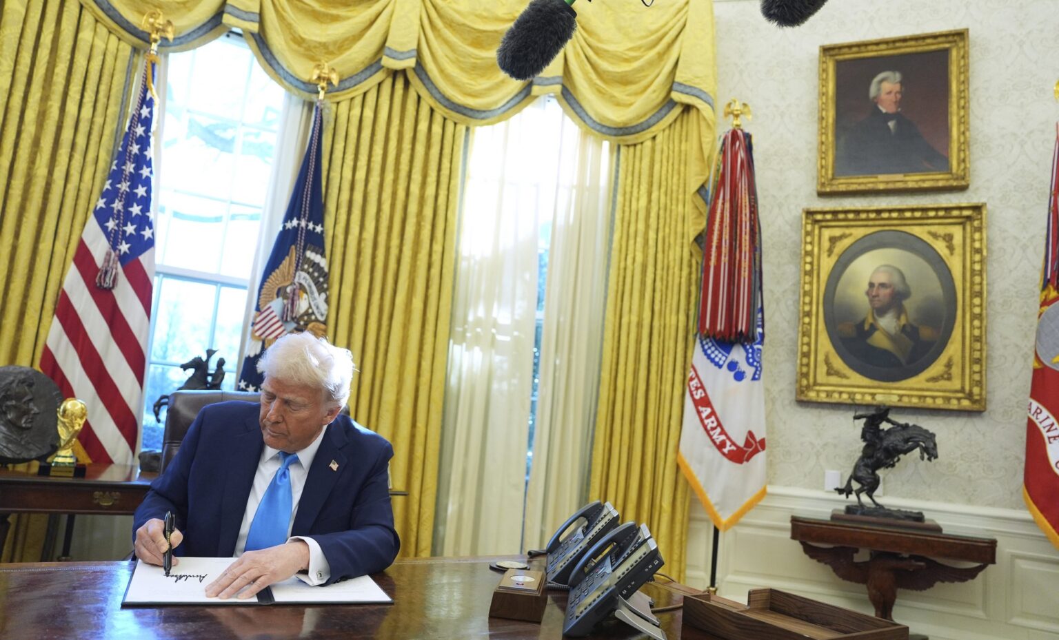 ترامب: لا بديل للفلسطينيين سوى مغادرة قطاع غزة.. ومستعدّ للقاء الرئيس الإيراني