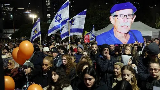 مظاهرات إسرائيلية لإطلاق كافة الأسرى.. والجيش يشكك في هوية جثة