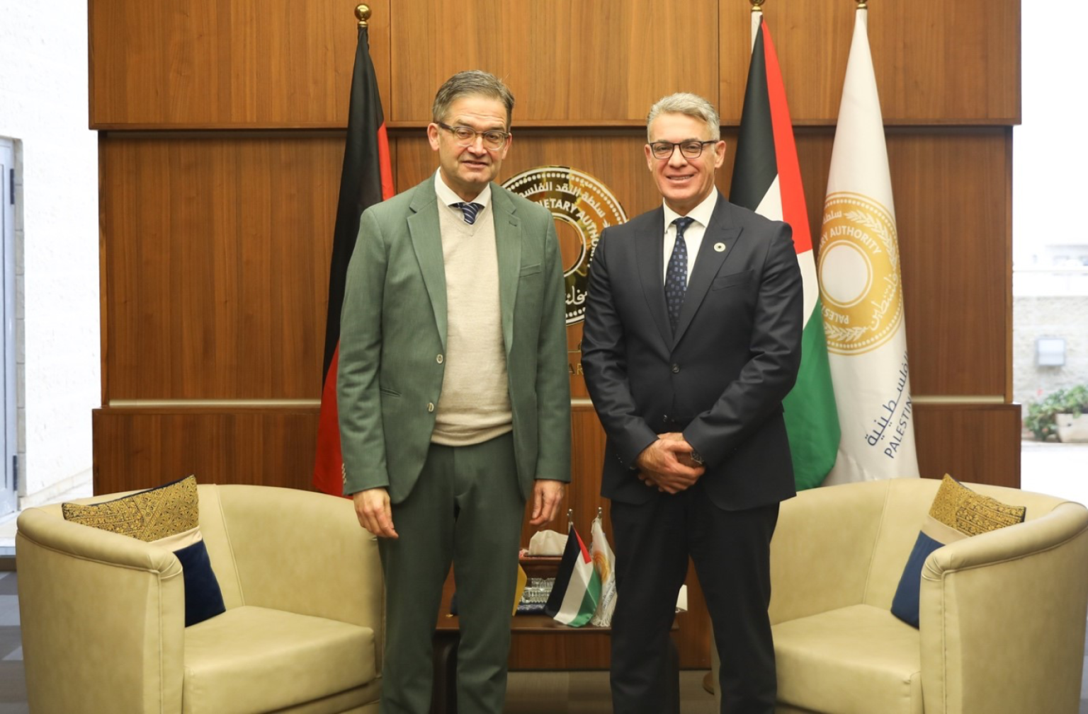 محافظ سلطة النقد يبحث التعاون المصرفي والاقتصادي مع السفيرين الألماني والأردني