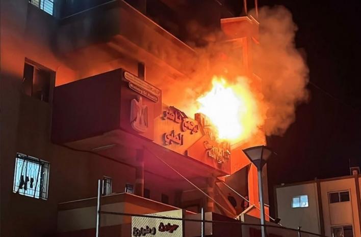 شهداء ومصابون جراء قصف الاحتلال مجمع ناصر الطبي في خان يونس