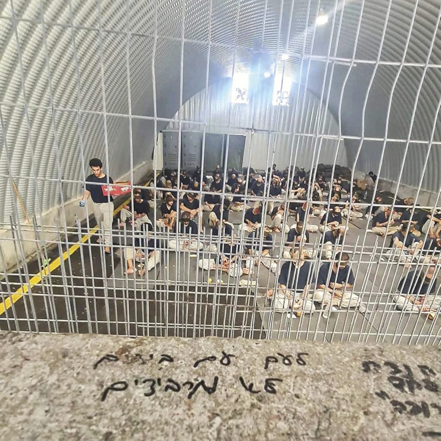 مركز “شمس” يصدر ورقة موقف بمناسبة يوم الأسير