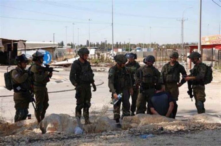 الاحتلال يصيب شابا ويعتقله على حاجز الجلمة شمال جنين