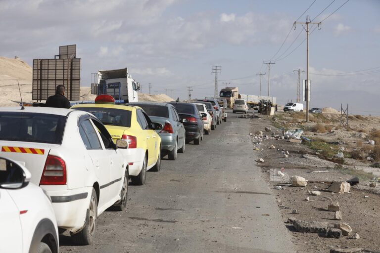 الاحتلال يحاصر أريحا