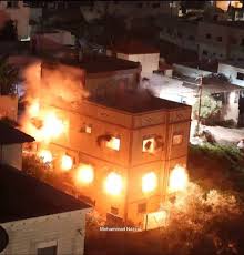 الاحتلال يفجّر منزلًا شرق قلقيلية ويعتقل 12 مواطنا بينهم محررون