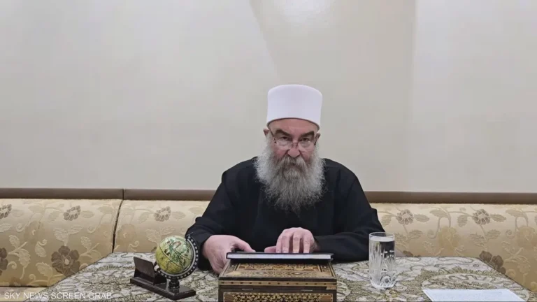 الشيخ حكمت الهجري يطالب بـ”تدخل دولي عاجل” لحماية الدروز في سوريا