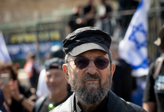 باراك يدعو لعصيان مدني لإسقاط نتنياهو