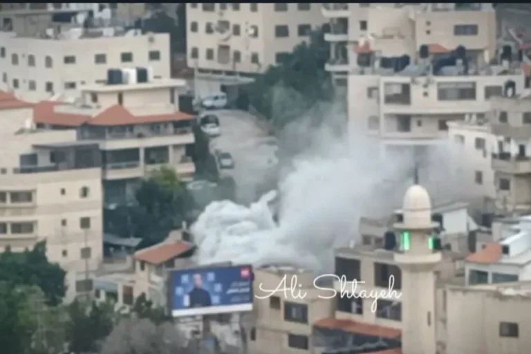 جيش الاحتلال يفجر منزل لعائلة الشهيد جعفر منى بمدينة نابلس بالضفة