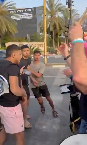 إسرائيل: الاعتداء على متظاهرين يطالبون بإعادة الأسرى