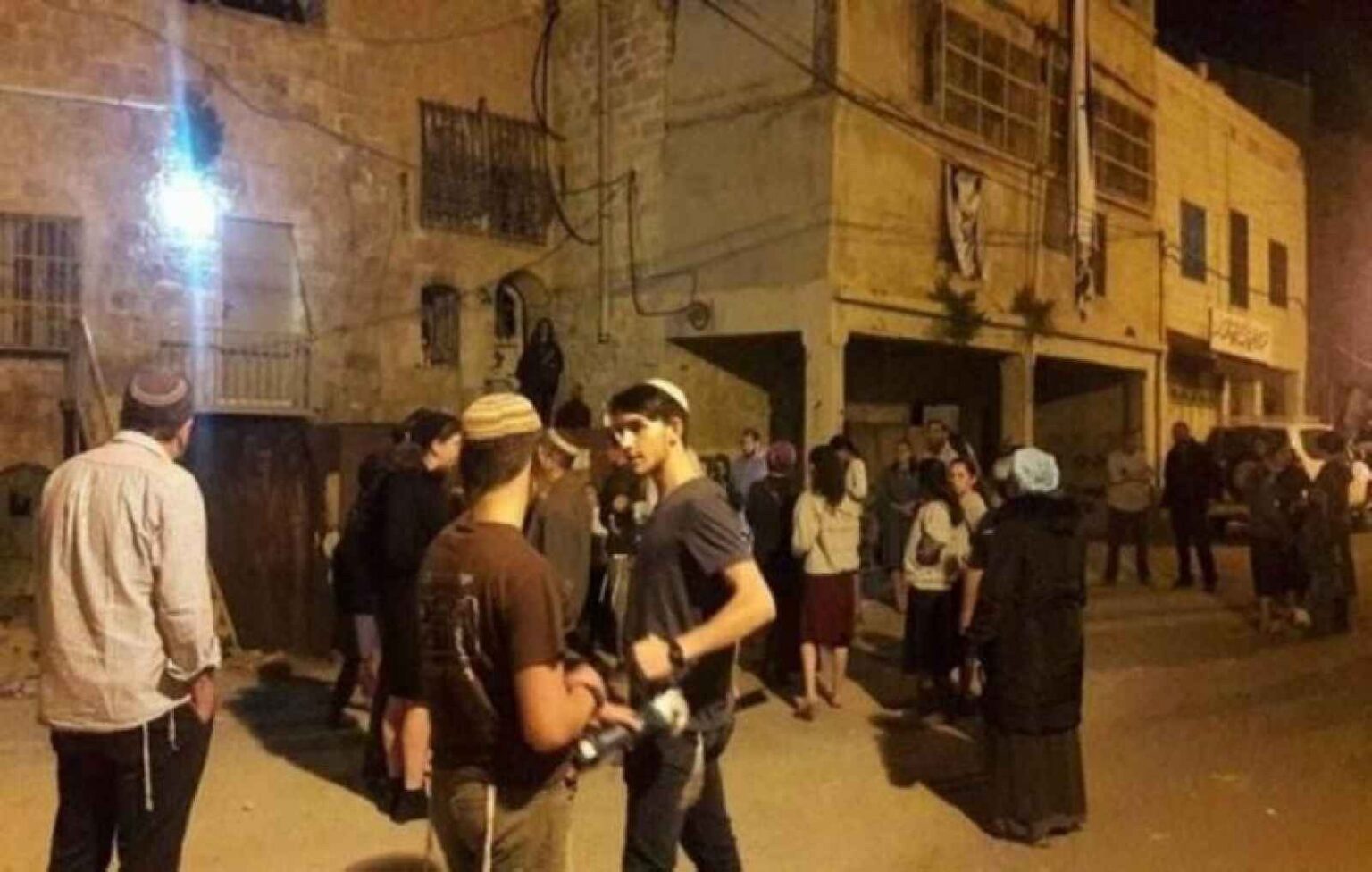 مستوطنون يهاجمون منزلا شرق بيت لحم