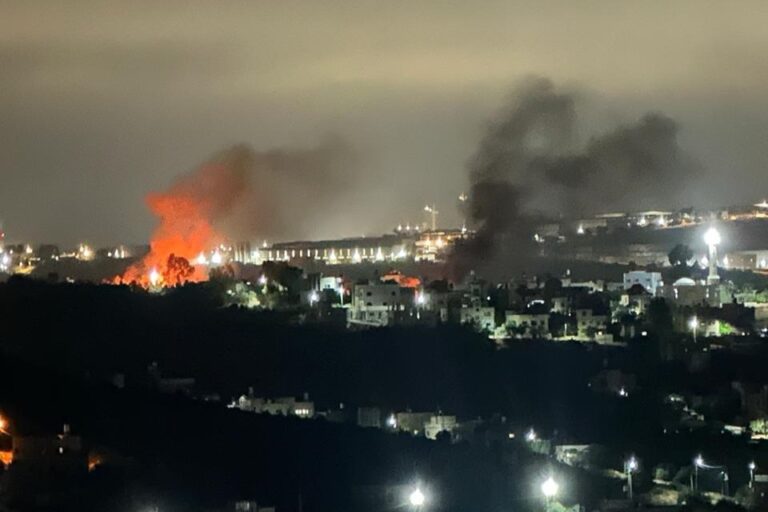 هجوم المستعمرين على بروقين: إصابات وإحراق منازل ومركبات