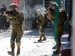 الاحتلال يقتحم مخيم بلاطة شرق نابلس ويجبر عائلات على إخلاء منازلها