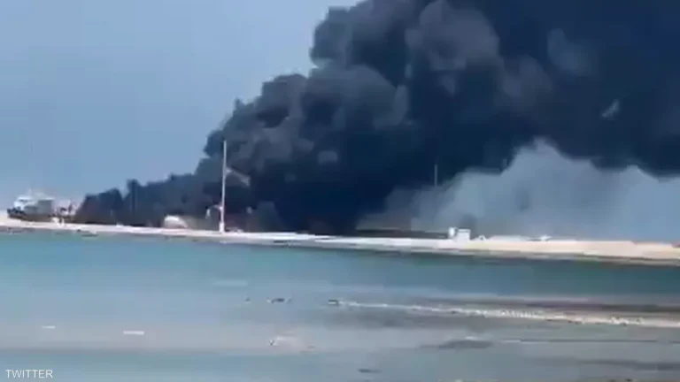 وفاة 3 جراء حريق بخزان ميثانول بميناء بوشهر الإيراني