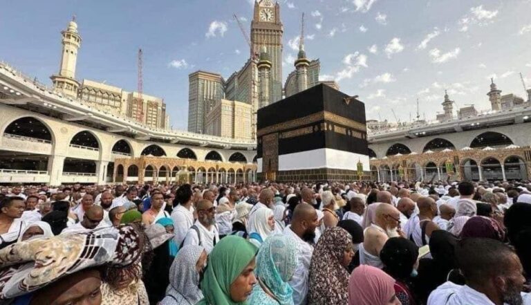 وزير الأوقاف: جميع حجاج فلسطين على صعيد عرفات وهم بخير