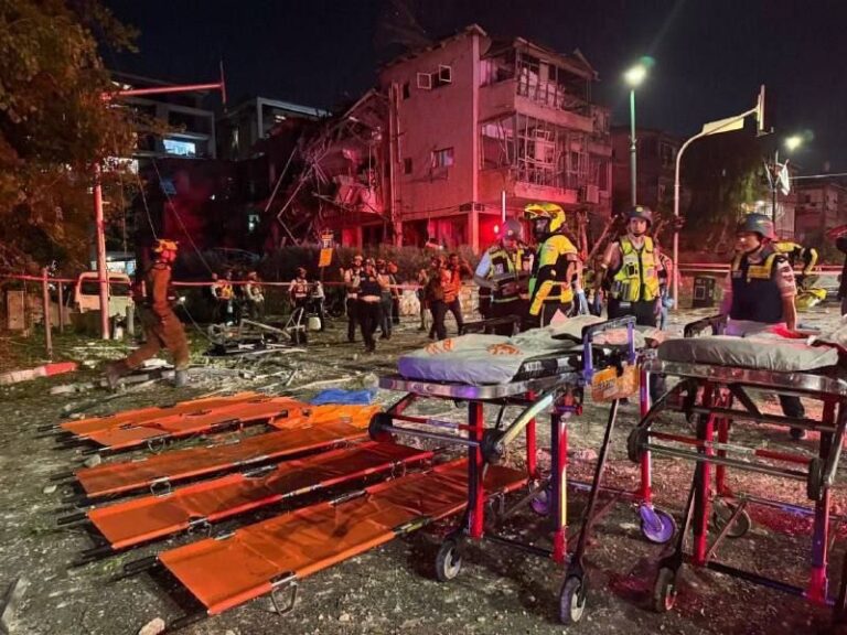 ايران تقصف إسرائيل و17 مصابا اسرائيليا.. كاتس ايران تجاوزت الخطوط الحمراء