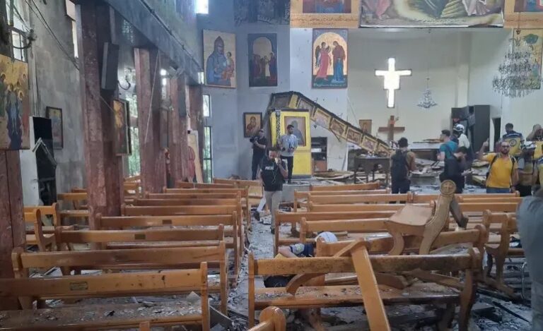 20 قتيلا بتفجير يستهدف كنيسة في دمشق والسلطات تتهم تنظيم الدولة