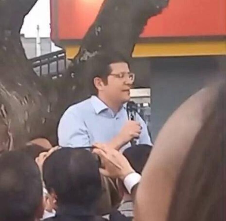 كولومبيا: تعرّض السيناتور ميغيل أوريبي لإطلاق نار خلال مؤتمر انتخابي