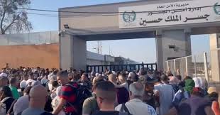 الداخلية: الساعات المقبلة ستشهد حلاً جذرياً لأزمة العالقين على جسر الملك حسين