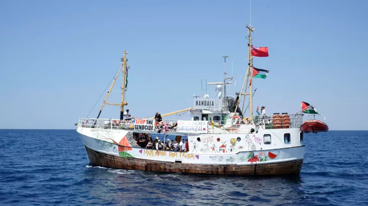 “سفينة “حنظلة” لكسر الحصار تصل المياه الدولية في طريقها لغزة