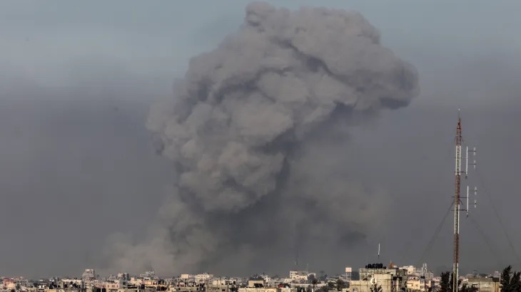 18 شهيدا بنيران الاحتلال وتواصُل نسف المنازل والغارات على غزة