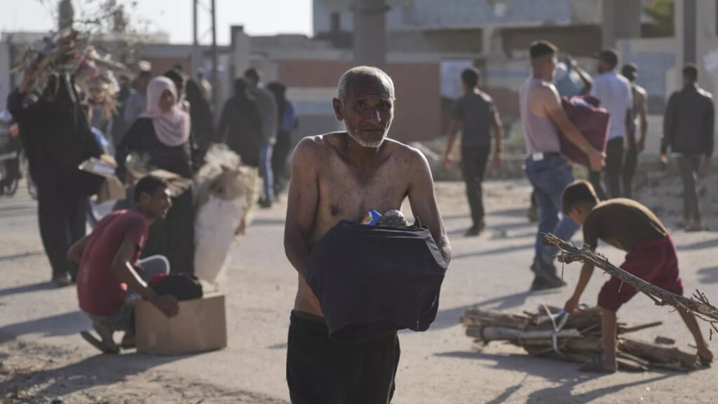 12 شهيداً في قصف إسرائيلي على نقطة مساعدات في خان يونس