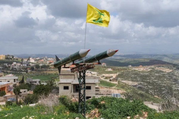 وزير لبناني: لن نسمح لحزب الله بجر البلاد إلى “الانتحار”