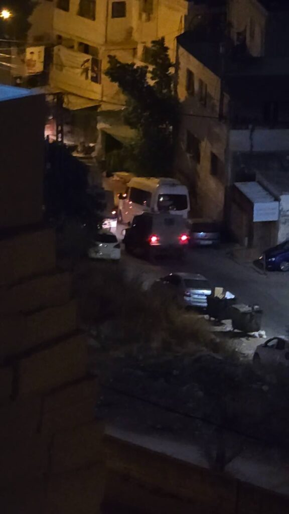 الاحتلال يداهم عدة مناطق ويعتقل شابين من نابلس