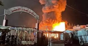 الاحتلال يقصف مستشفى شهداء الأقصى في دير البلح… إصابات ومطالبات بحماية المدنيين