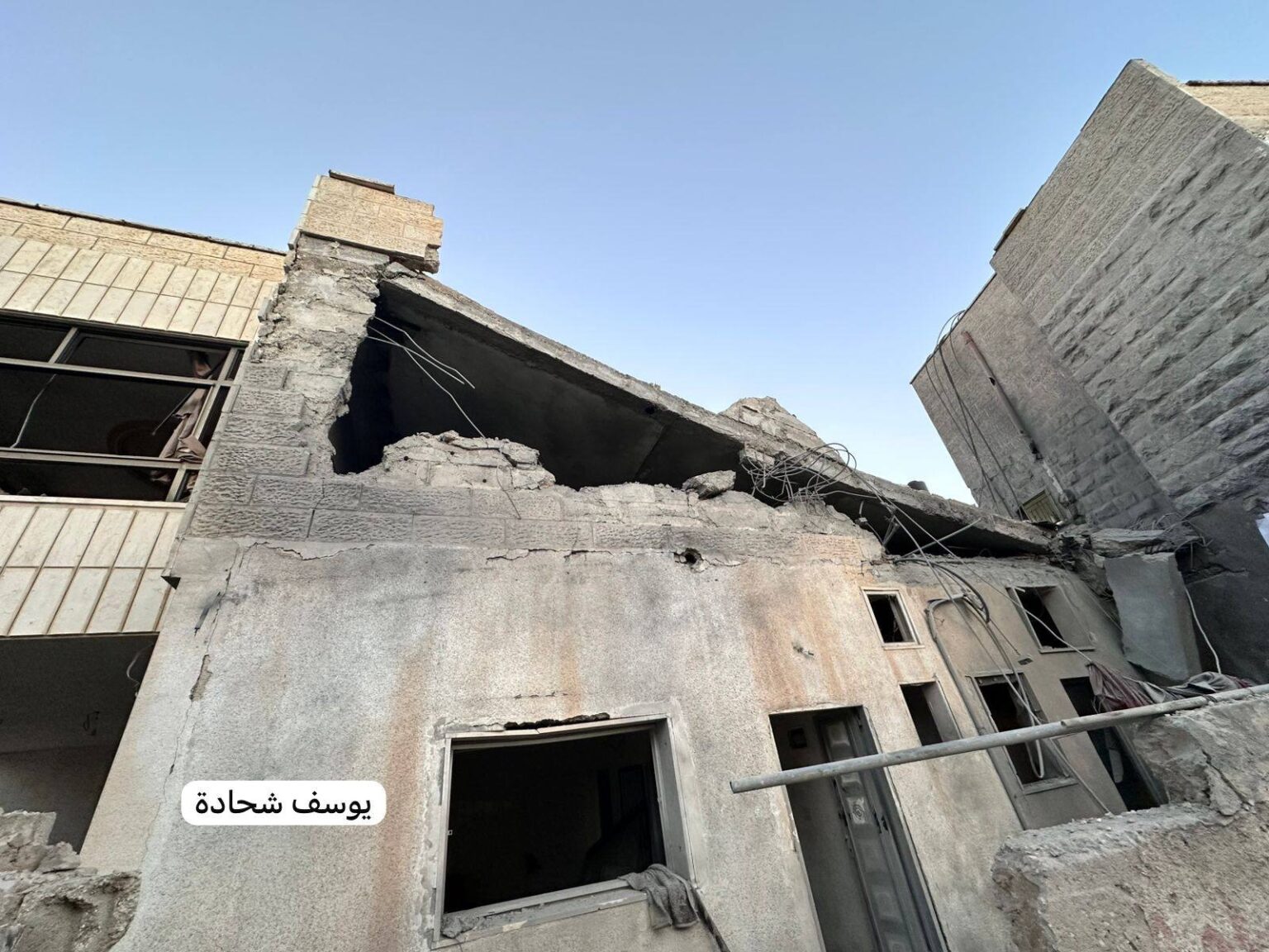 الاحتلال يفجّر منزل عائلة الشهيد مثنى عمرو في بلدة القبيبة بالقدس