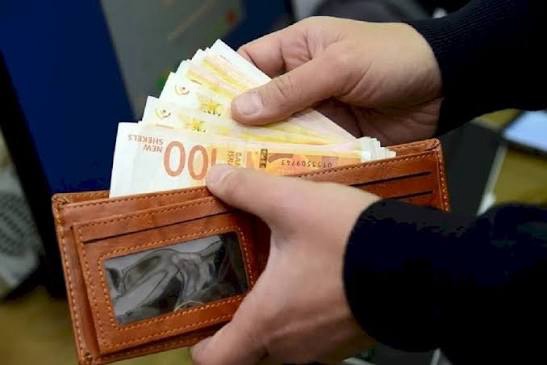 ما صحة الأنباء المتداولة عن تحويل أموال المقاصة وصرف رواتب الموظفين ؟