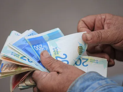 المالية: رواتب الموظفين عن شهر آب غدا” الاربعاء